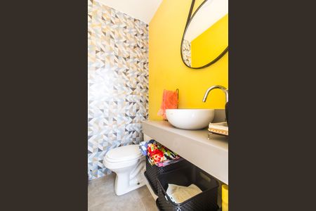 Casa de condomínio à venda com 360m², 4 quartos e 4 vagas Casa de condomínio à venda com 360m², 4 quartos e 4 vagasBanheiro