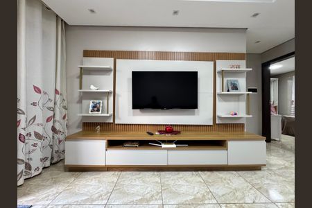 Casa à venda com 67m², 2 quartos e 1 vagaSala