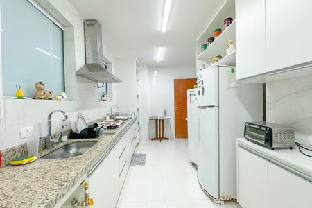 Apartamento à venda com 300m², 4 quartos e 4 vagas Apartamento à venda com 300m², 4 quartos e 4 vagasCozinha