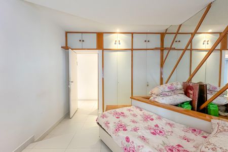 Apartamento à venda com 300m², 4 quartos e 4 vagas Apartamento à venda com 300m², 4 quartos e 4 vagasQuarto 01