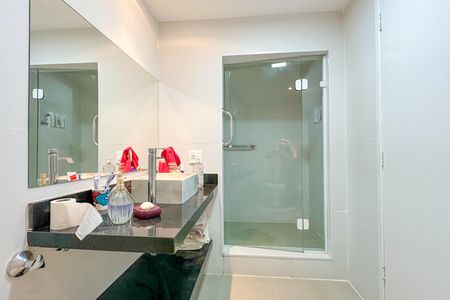 Apartamento à venda com 300m², 4 quartos e 4 vagas Apartamento à venda com 300m², 4 quartos e 4 vagasBanheiro