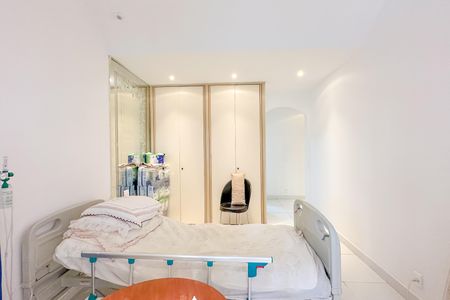 Apartamento à venda com 300m², 4 quartos e 4 vagas Apartamento à venda com 300m², 4 quartos e 4 vagasSuíte
