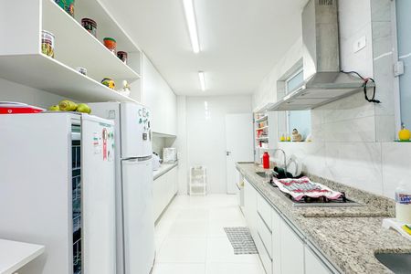 Apartamento à venda com 300m², 4 quartos e 4 vagas Apartamento à venda com 300m², 4 quartos e 4 vagasCozinha