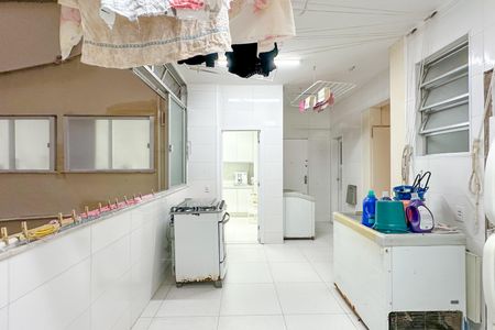 Apartamento à venda com 300m², 4 quartos e 4 vagas Apartamento à venda com 300m², 4 quartos e 4 vagasÁrea de Serviço