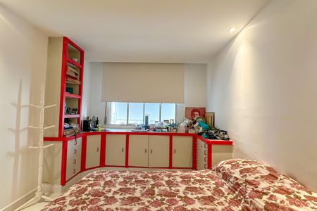 Apartamento à venda com 300m², 4 quartos e 4 vagas Apartamento à venda com 300m², 4 quartos e 4 vagasQuarto 02