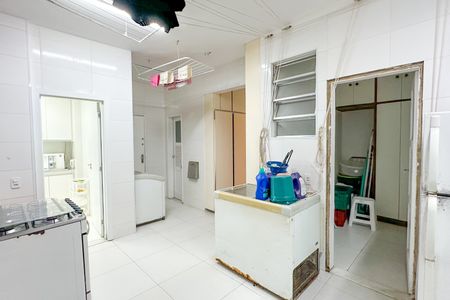 Apartamento à venda com 300m², 4 quartos e 4 vagas Apartamento à venda com 300m², 4 quartos e 4 vagasÁrea de Serviço
