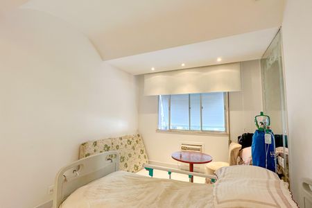 Apartamento à venda com 300m², 4 quartos e 4 vagas Apartamento à venda com 300m², 4 quartos e 4 vagasSuíte