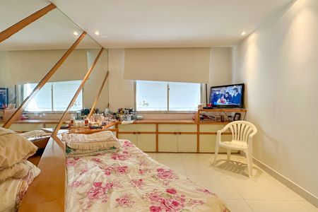 Apartamento à venda com 300m², 4 quartos e 4 vagas Apartamento à venda com 300m², 4 quartos e 4 vagasQuarto 01