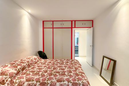 Apartamento à venda com 300m², 4 quartos e 4 vagas Apartamento à venda com 300m², 4 quartos e 4 vagasQuarto 02