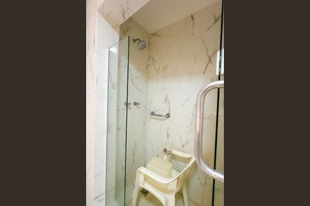 Apartamento à venda com 300m², 4 quartos e 4 vagas Apartamento à venda com 300m², 4 quartos e 4 vagasSuíte