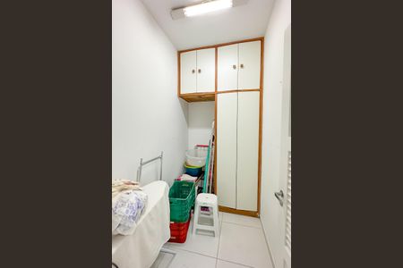 Apartamento à venda com 300m², 4 quartos e 4 vagas Apartamento à venda com 300m², 4 quartos e 4 vagasQuarto de Serviço