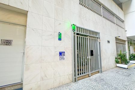 Apartamento à venda com 300m², 4 quartos e 4 vagas Apartamento à venda com 300m², 4 quartos e 4 vagasFachada + Plaquinha