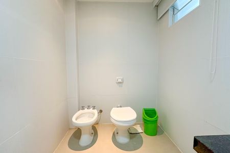 Apartamento à venda com 300m², 4 quartos e 4 vagas Apartamento à venda com 300m², 4 quartos e 4 vagasBanheiro