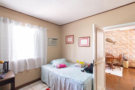 Casa à venda com 446m², 7 quartos e 4 vagas Casa à venda com 446m², 7 quartos e 4 vagasQuarto 2