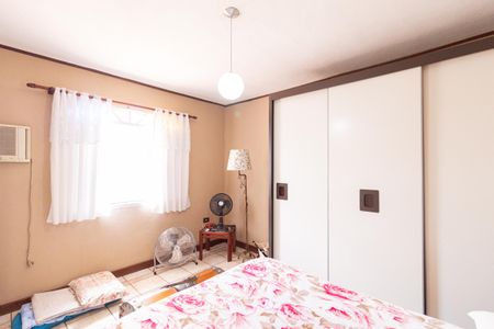 Casa à venda com 446m², 7 quartos e 4 vagas Casa à venda com 446m², 7 quartos e 4 vagasQuarto 1