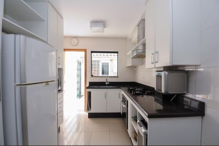 Casa de condomínio à venda com 115m², 3 quartos e 2 vagasCozinha - Armários