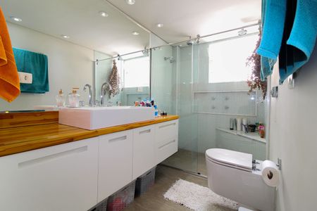 Apartamento à venda com 70m², 1 quarto e 1 vaga Apartamento à venda com 70m², 1 quarto e 1 vagaBanheiro da Suíte