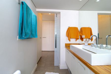 Apartamento à venda com 70m², 1 quarto e 1 vaga Apartamento à venda com 70m², 1 quarto e 1 vagaBanheiro da Suíte