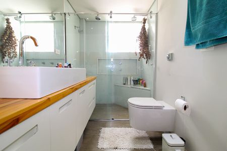 Apartamento à venda com 70m², 1 quarto e 1 vaga Apartamento à venda com 70m², 1 quarto e 1 vagaBanheiro da Suíte