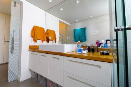 Apartamento à venda com 70m², 1 quarto e 1 vaga Apartamento à venda com 70m², 1 quarto e 1 vagaBanheiro da Suíte