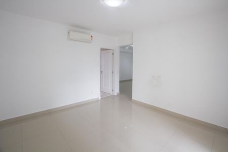 Apartamento à venda com 258m², 4 quartos e 4 vagas Apartamento à venda com 258m², 4 quartos e 4 vagasSuíte 4