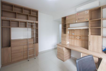 Apartamento à venda com 258m², 4 quartos e 4 vagas Apartamento à venda com 258m², 4 quartos e 4 vagasSuíte 3