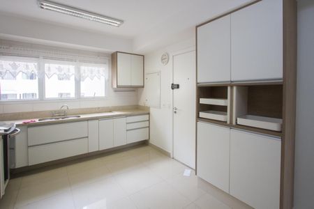 Apartamento à venda com 258m², 4 quartos e 4 vagas Apartamento à venda com 258m², 4 quartos e 4 vagasCozinha
