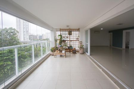 Apartamento à venda com 258m², 4 quartos e 4 vagas Apartamento à venda com 258m², 4 quartos e 4 vagasVaranda