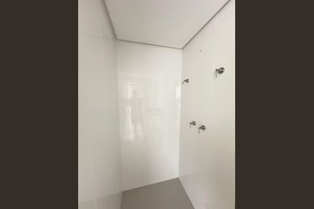 Apartamento à venda com 70m², 2 quartos e 1 vaga Apartamento à venda com 70m², 2 quartos e 1 vagaBanheiro Social