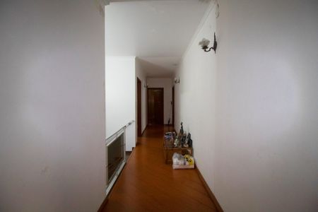 Casa à venda com 233m², 6 quartos e 6 vagas Casa à venda com 233m², 6 quartos e 6 vagasCorredor