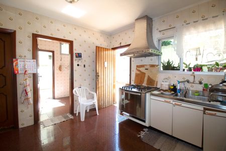 Casa à venda com 233m², 6 quartos e 6 vagas Casa à venda com 233m², 6 quartos e 6 vagasCozinha