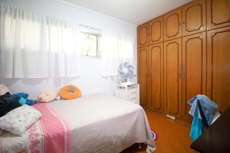 Casa à venda com 233m², 6 quartos e 6 vagas Casa à venda com 233m², 6 quartos e 6 vagasQuarto 5