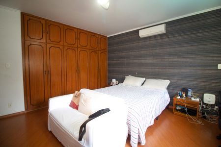 Casa à venda com 233m², 6 quartos e 6 vagas Casa à venda com 233m², 6 quartos e 6 vagasSuíte 2