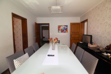 Casa à venda com 233m², 6 quartos e 6 vagas Casa à venda com 233m², 6 quartos e 6 vagasCopa