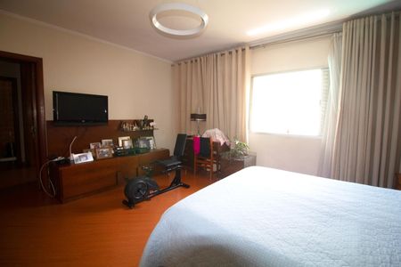 Casa à venda com 233m², 6 quartos e 6 vagas Casa à venda com 233m², 6 quartos e 6 vagasSuíte 3