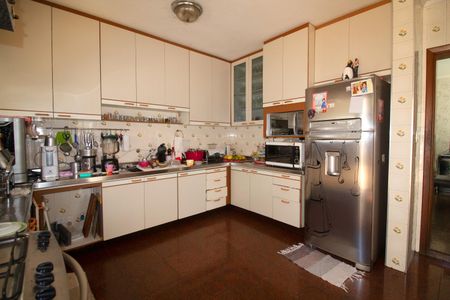 Casa à venda com 233m², 6 quartos e 6 vagas Casa à venda com 233m², 6 quartos e 6 vagasCozinha