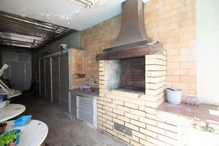 Casa à venda com 233m², 6 quartos e 6 vagas Casa à venda com 233m², 6 quartos e 6 vagasQuintal