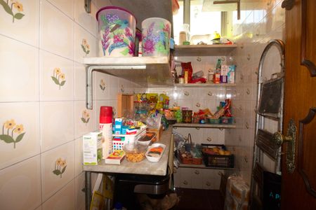 Casa à venda com 233m², 6 quartos e 6 vagas Casa à venda com 233m², 6 quartos e 6 vagasDespensa