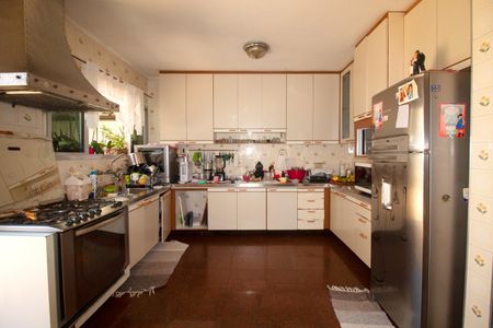 Casa à venda com 233m², 6 quartos e 6 vagas Casa à venda com 233m², 6 quartos e 6 vagasCozinha