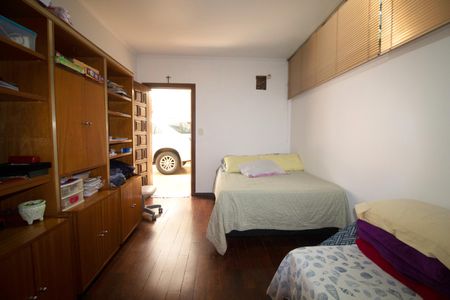 Casa à venda com 233m², 6 quartos e 6 vagas Casa à venda com 233m², 6 quartos e 6 vagasQuarto 6