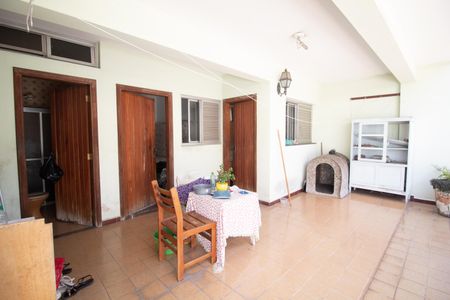 Casa à venda com 233m², 6 quartos e 6 vagas Casa à venda com 233m², 6 quartos e 6 vagasCobertura