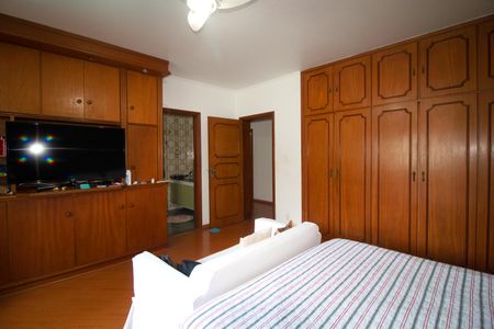 Casa à venda com 233m², 6 quartos e 6 vagas Casa à venda com 233m², 6 quartos e 6 vagasSuíte 2