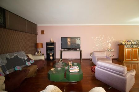 Casa à venda com 233m², 6 quartos e 6 vagas Casa à venda com 233m², 6 quartos e 6 vagasSala