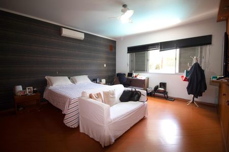 Casa à venda com 233m², 6 quartos e 6 vagas Casa à venda com 233m², 6 quartos e 6 vagasSuíte 2