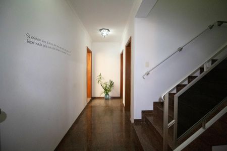 Casa à venda com 233m², 6 quartos e 6 vagas Casa à venda com 233m², 6 quartos e 6 vagasSala