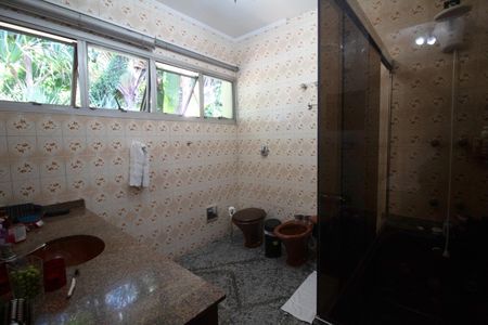 Casa à venda com 233m², 6 quartos e 6 vagas Casa à venda com 233m², 6 quartos e 6 vagasSuíte 1 Banheiro