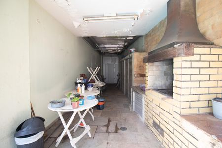 Casa à venda com 233m², 6 quartos e 6 vagas Casa à venda com 233m², 6 quartos e 6 vagasQuintal