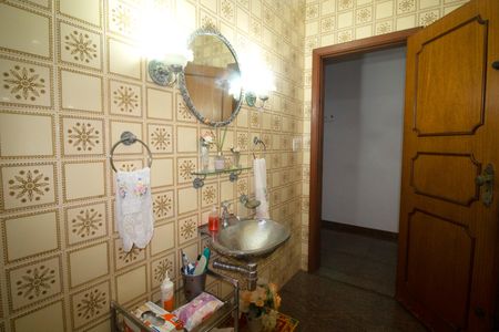 Casa à venda com 233m², 6 quartos e 6 vagas Casa à venda com 233m², 6 quartos e 6 vagasLavabo