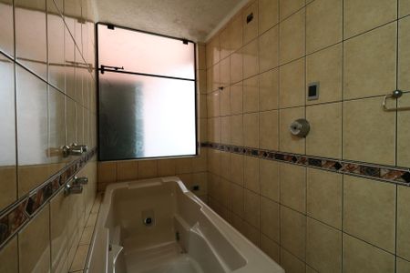 Casa à venda com 247m², 2 quartos e 2 vagasBanheiro da Suíte