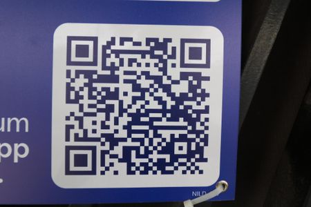 Casa à venda com 247m², 2 quartos e 2 vagasPlaquinha - QR Code